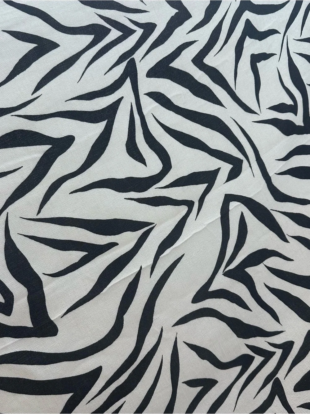 Tolani silk/pashmina Abstract Zebra Print Scarf Wrap Shawl Black Ivory Fringe